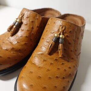 ARIAT LEATHERWITH TASSELLS AND FAUX OSTRITCH PRINT CLOGS